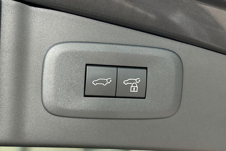 Grå Lexus RZ fra 2025