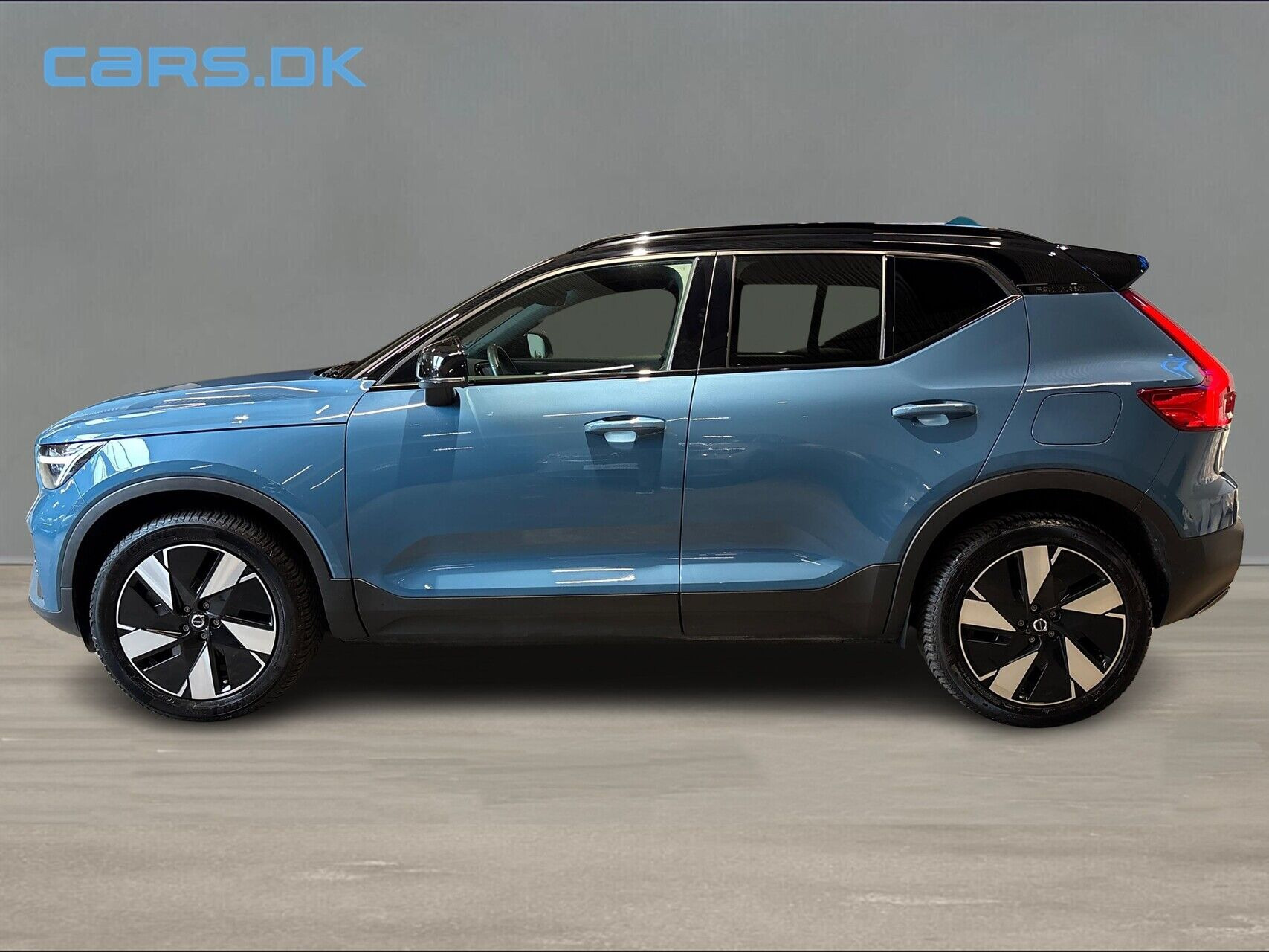 Blå Volvo XC40 fra 2023