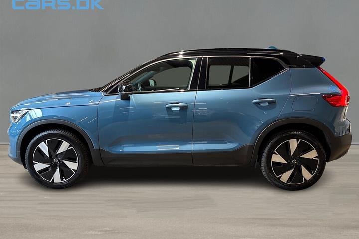 Blå Volvo XC40 fra 2023