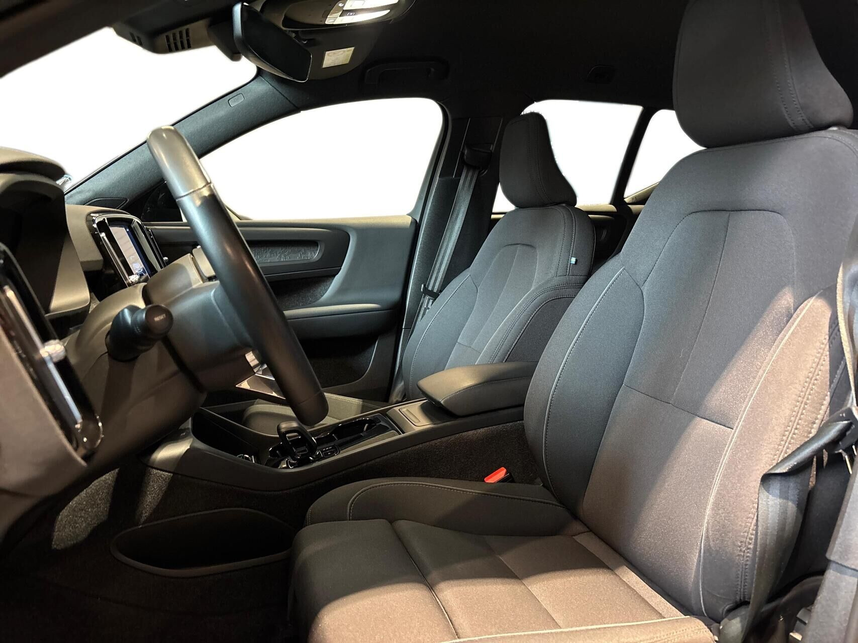 Blå Volvo XC40 fra 2023