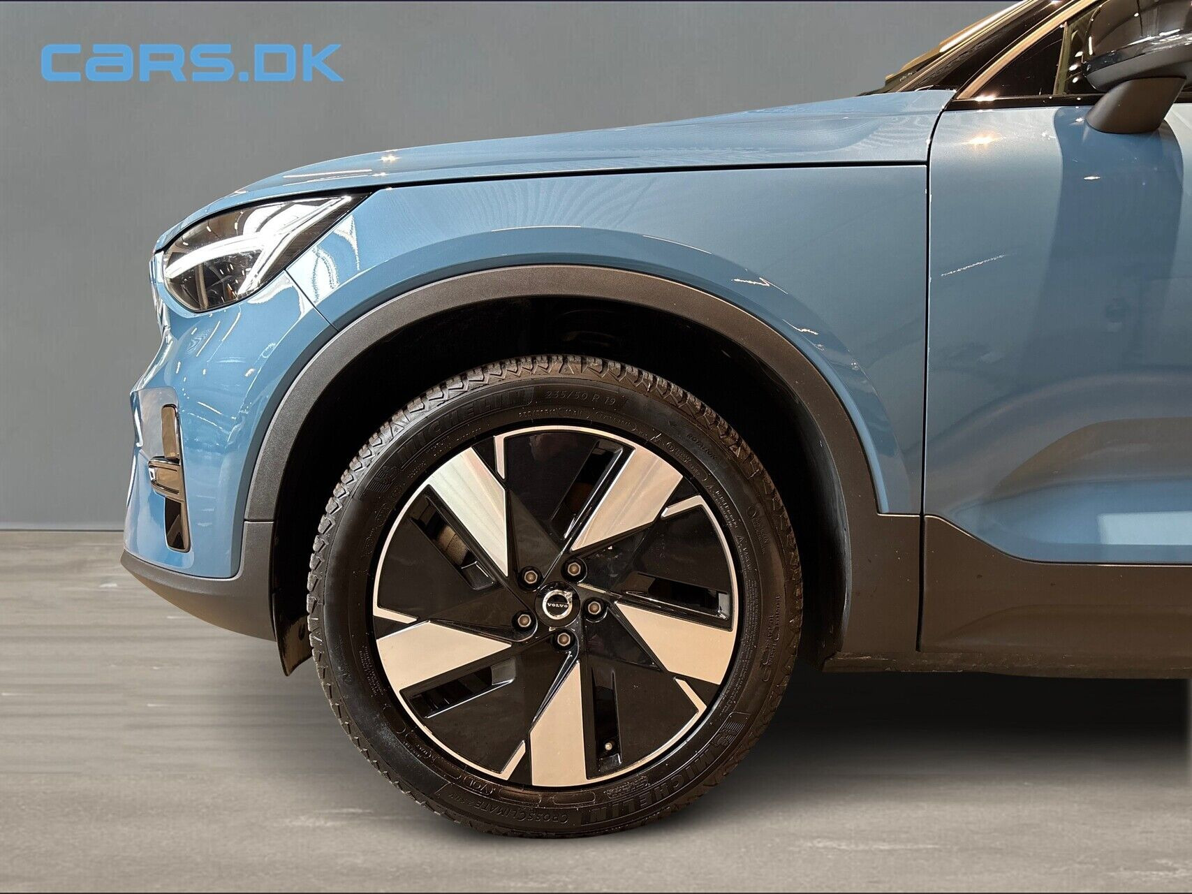 Blå Volvo XC40 fra 2023