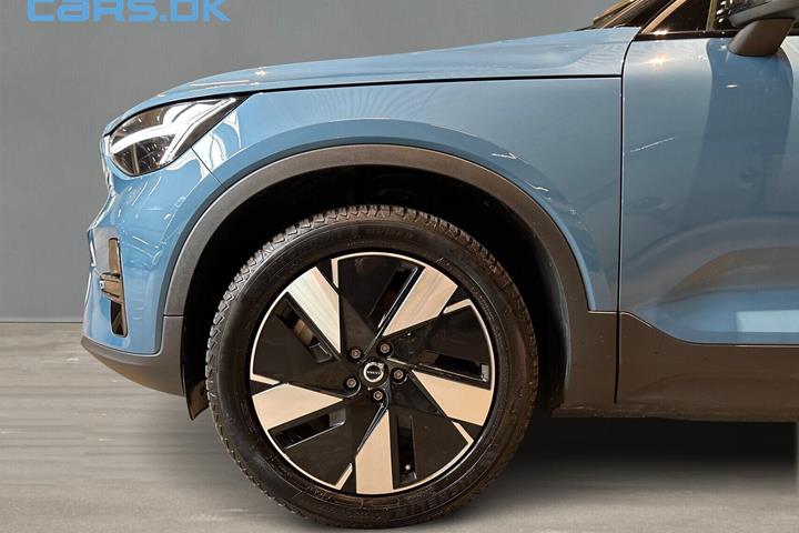 Blå Volvo XC40 fra 2023