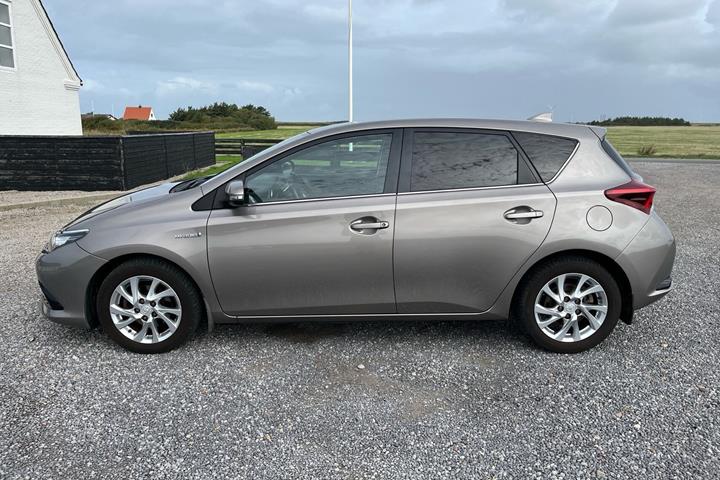 undefined Toyota Auris fra 2015