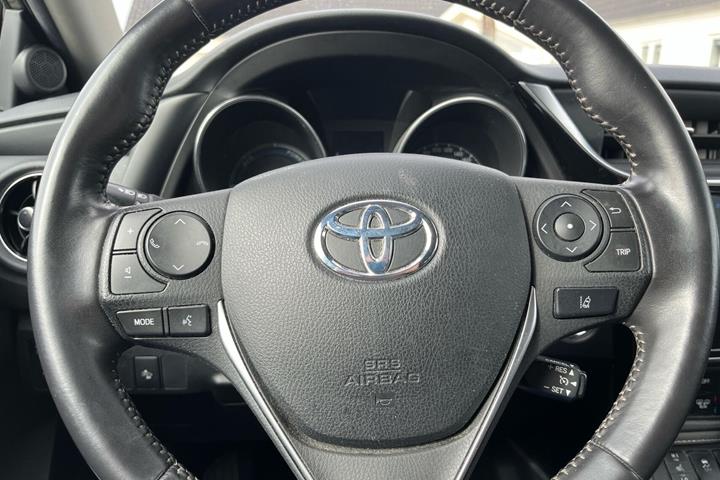 undefined Toyota Auris fra 2015