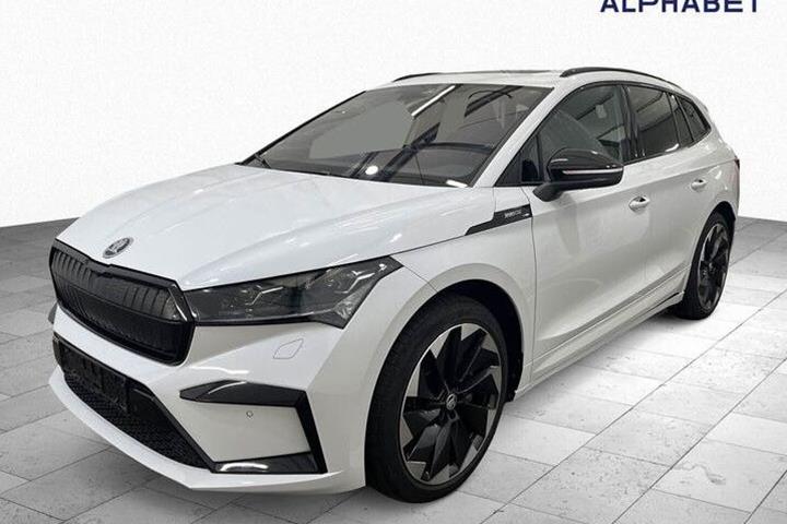 Hvid Skoda Enyaq fra 2023