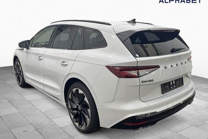 Hvid Skoda Enyaq fra 2023