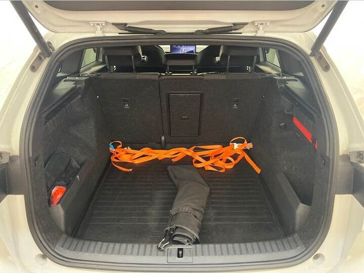 Hvid Skoda Enyaq fra 2023