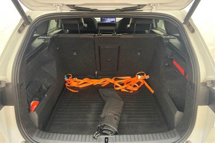 Hvid Skoda Enyaq fra 2023