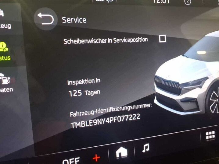 Hvid Skoda Enyaq fra 2023