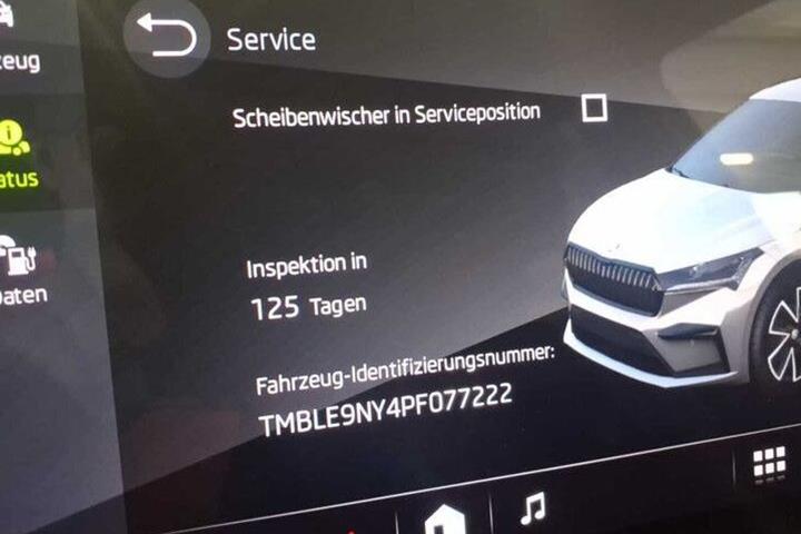 Hvid Skoda Enyaq fra 2023