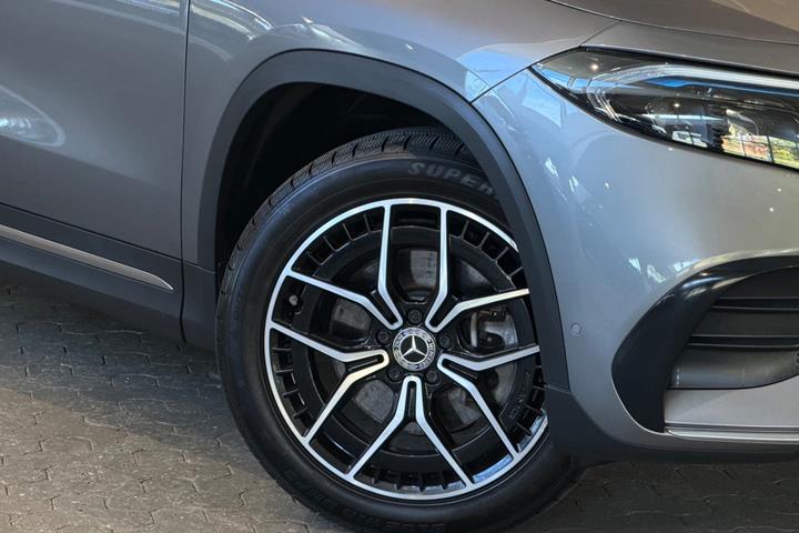 Grå Mercedes EQA300 fra 2022