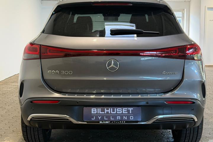 Grå Mercedes EQA300 fra 2022