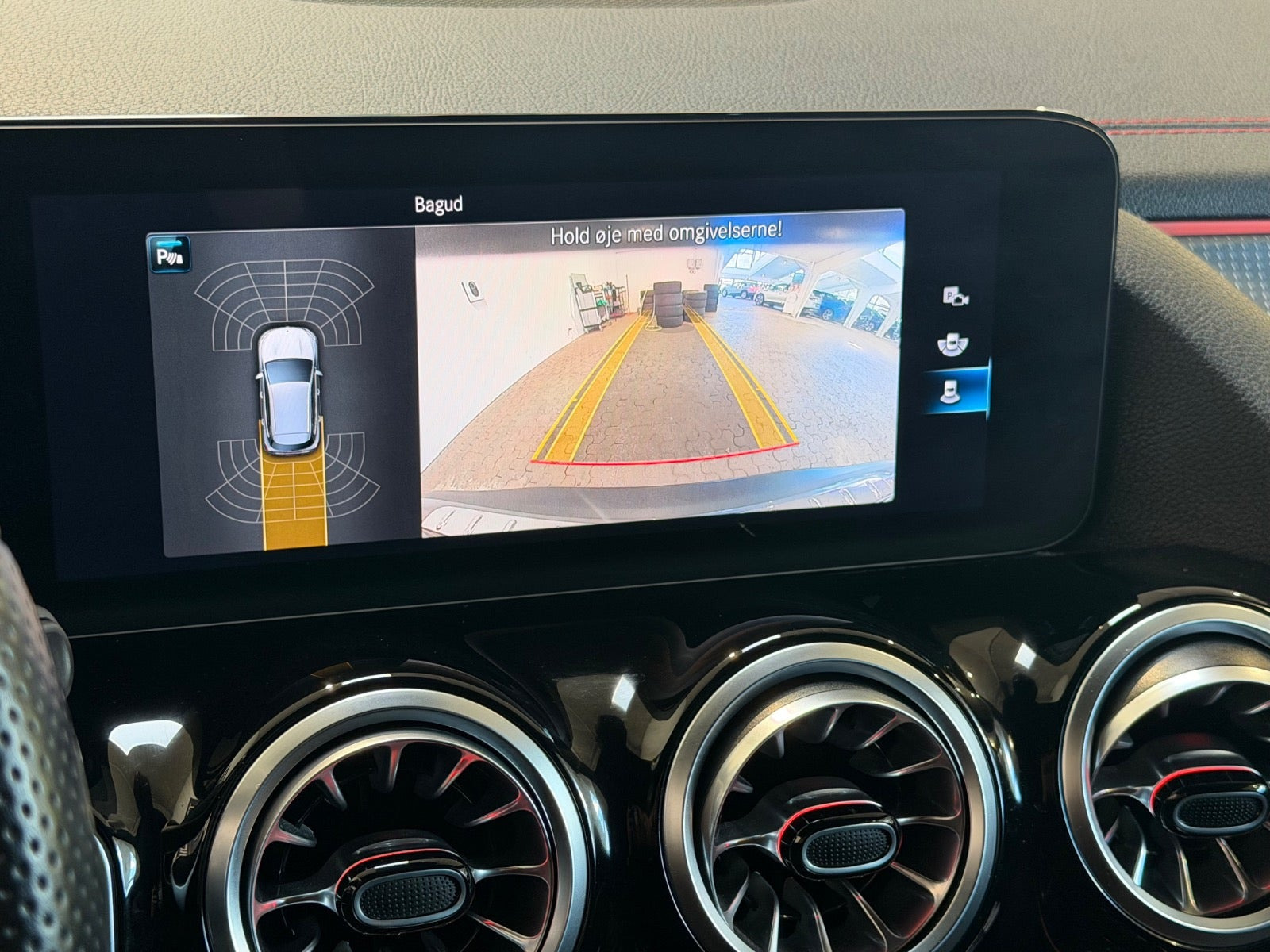 Grå Mercedes EQA300 fra 2022