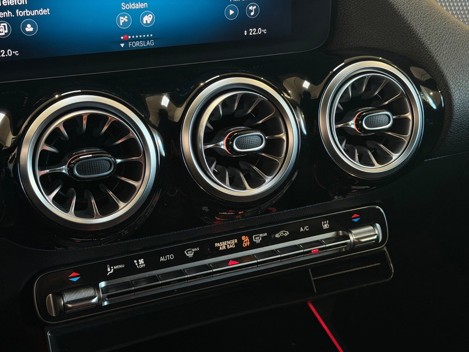 Grå Mercedes EQA300 fra 2022