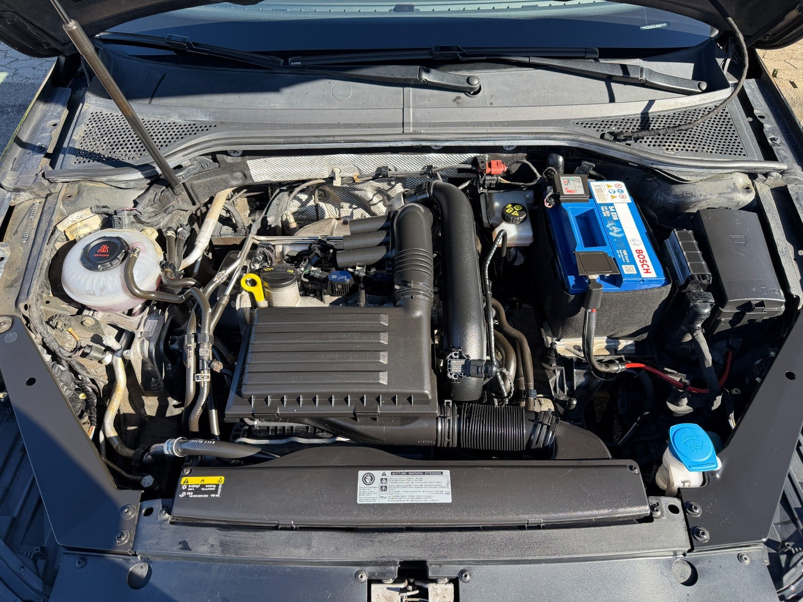 Grå VW Passat fra 2018
