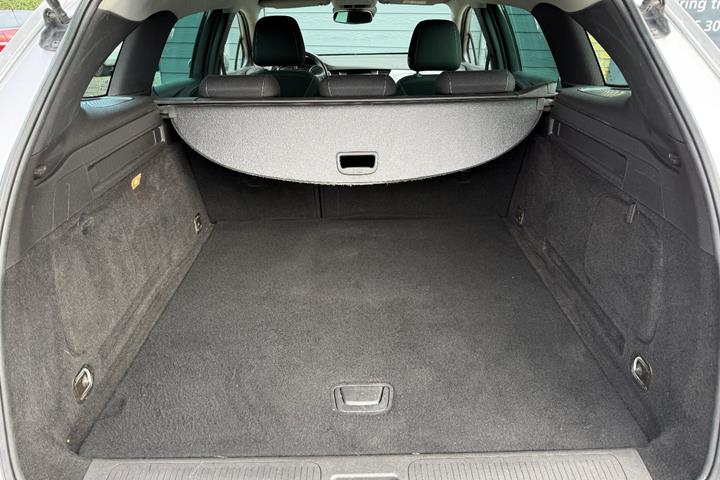 Sølv Opel Astra fra 2019