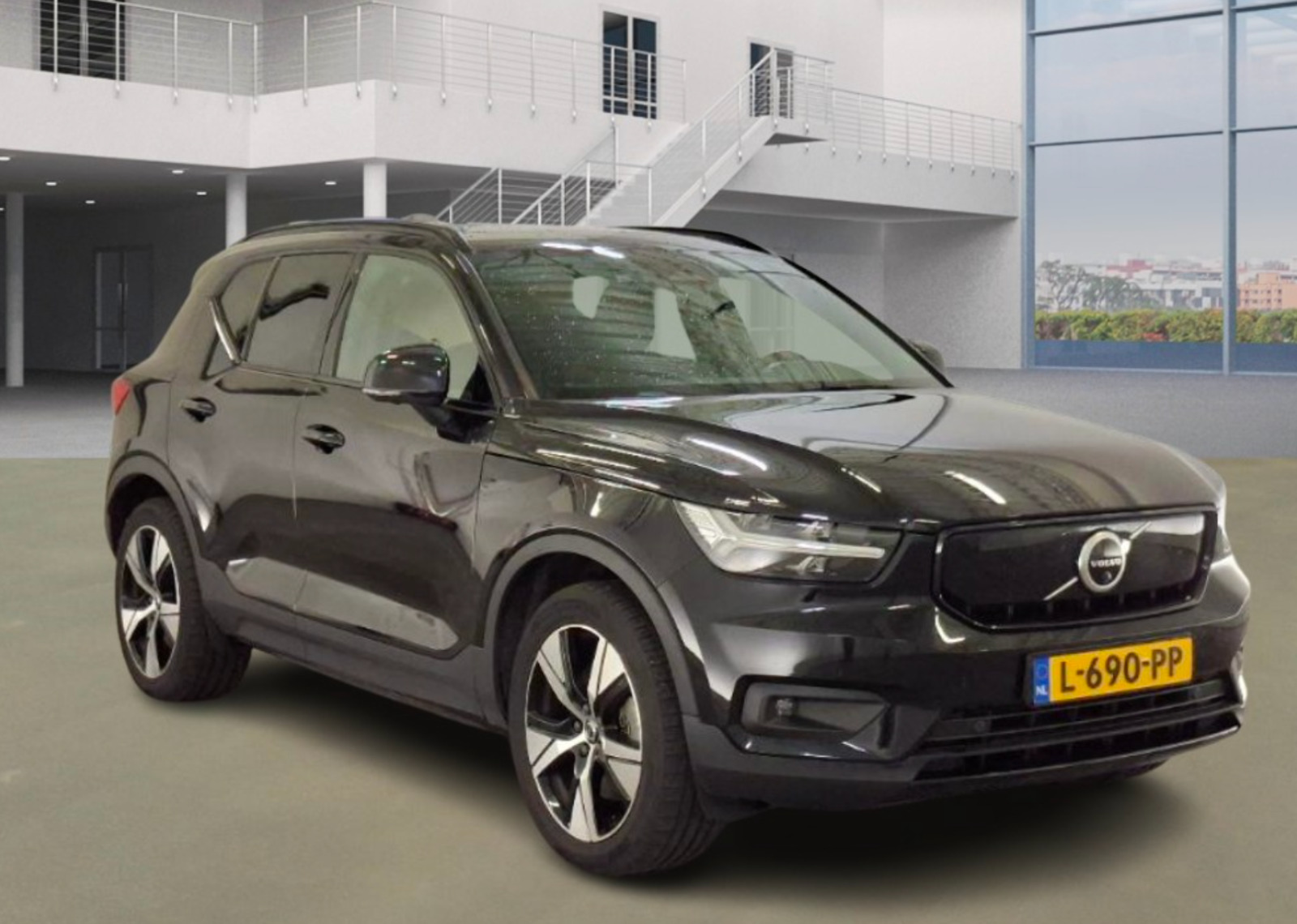 Gul Volvo XC40 fra 2021