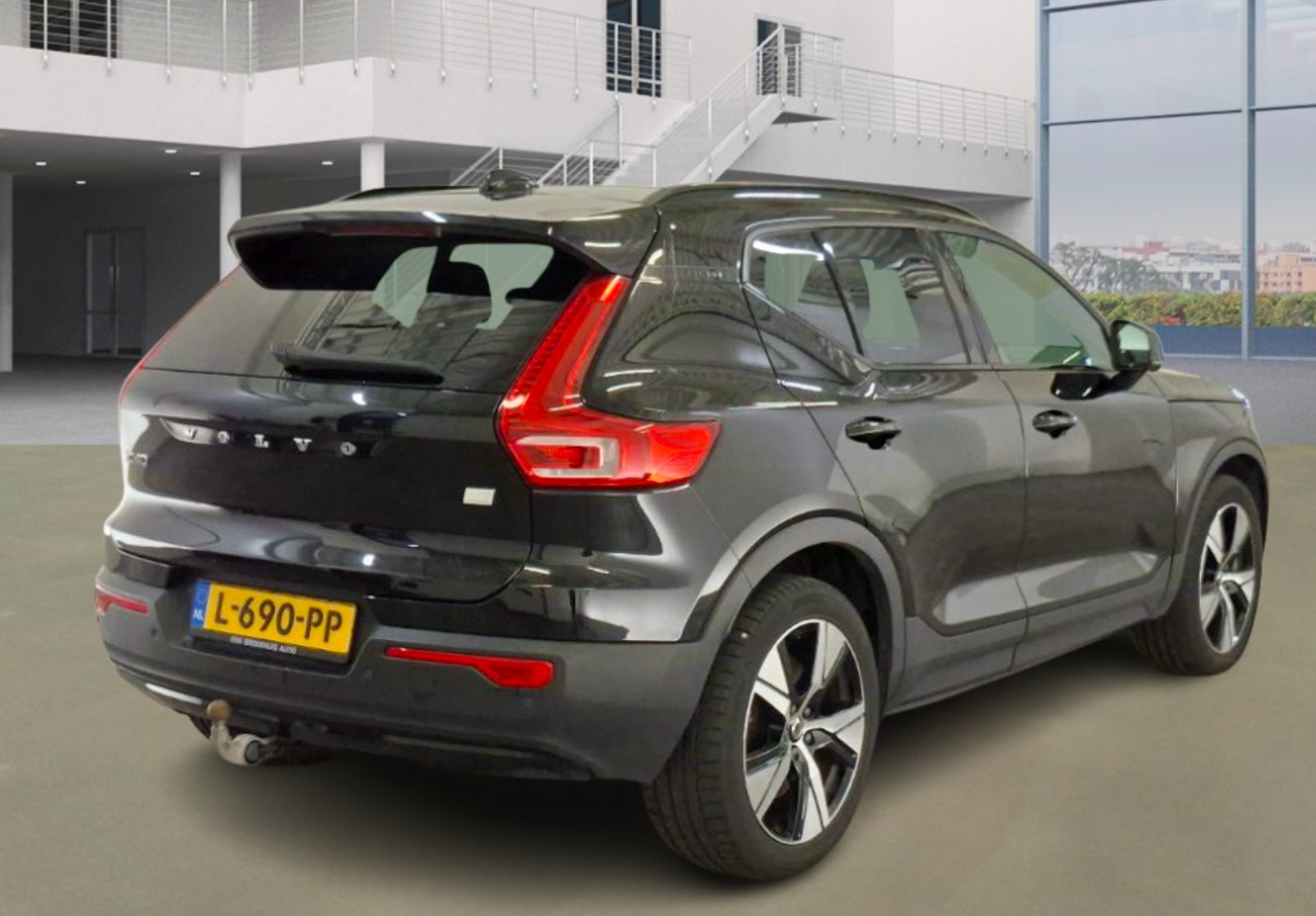 Gul Volvo XC40 fra 2021