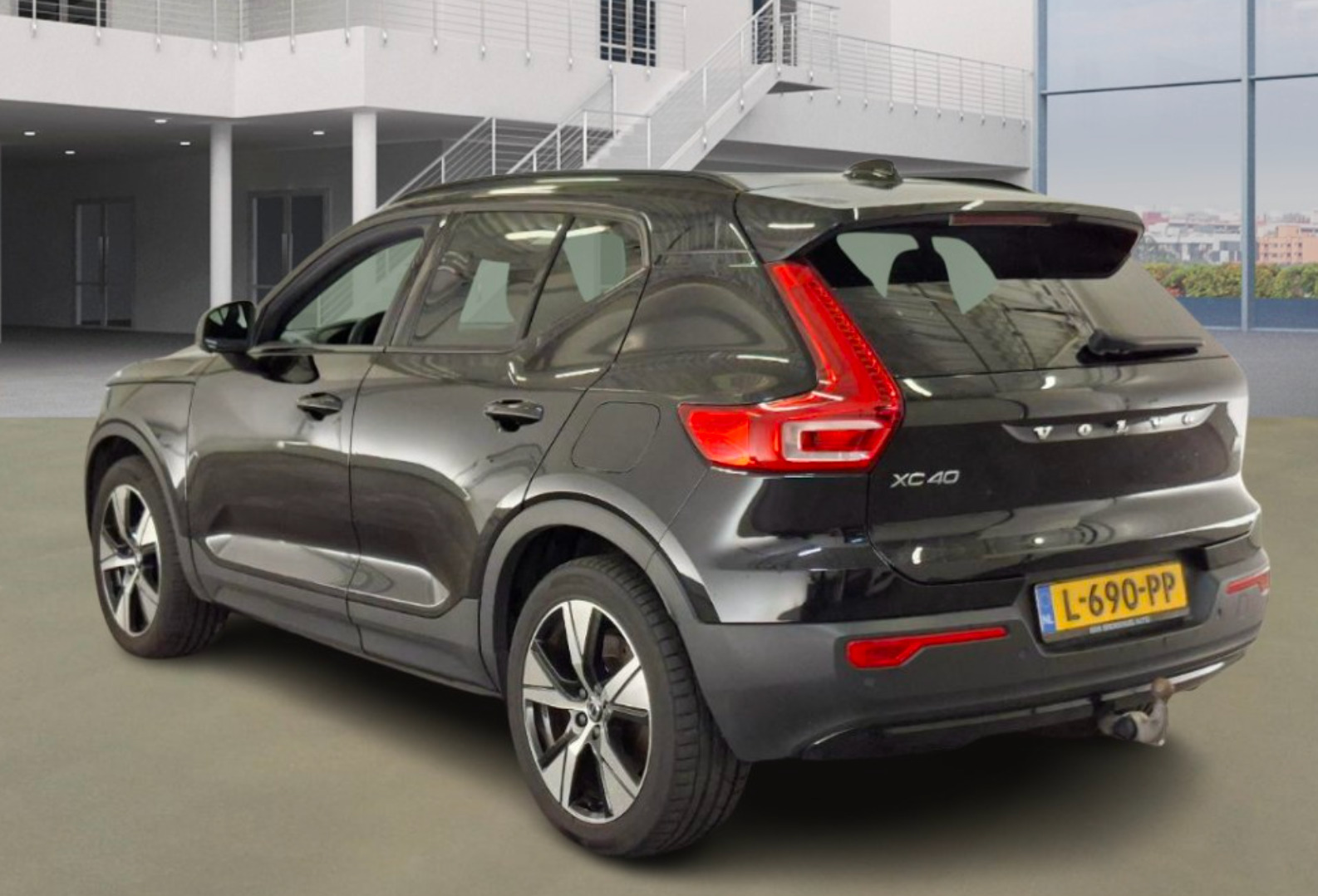 Gul Volvo XC40 fra 2021