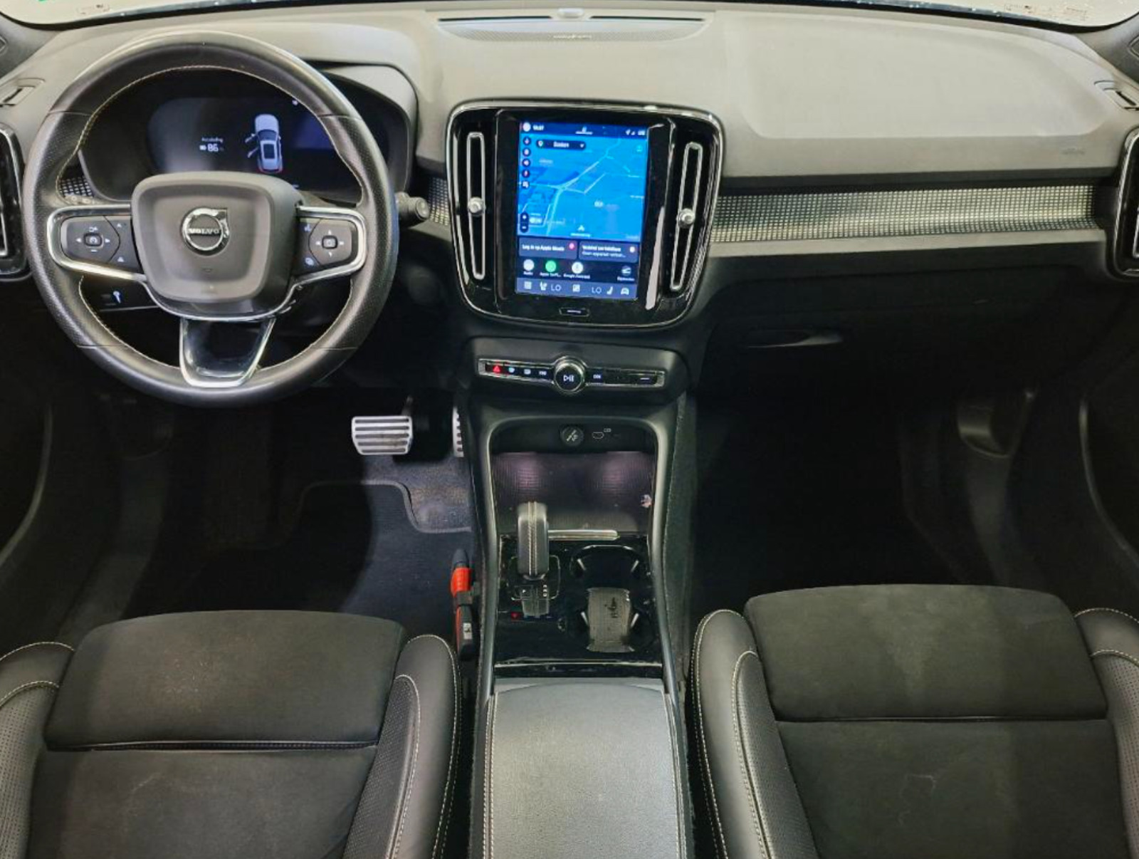 Gul Volvo XC40 fra 2021