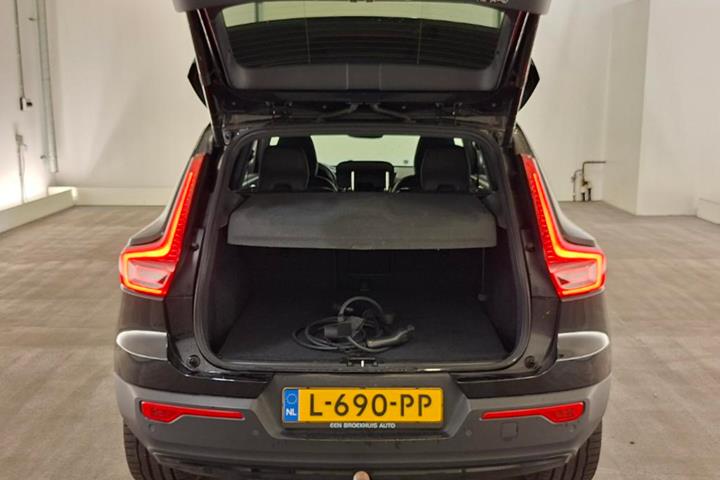 Gul Volvo XC40 fra 2021