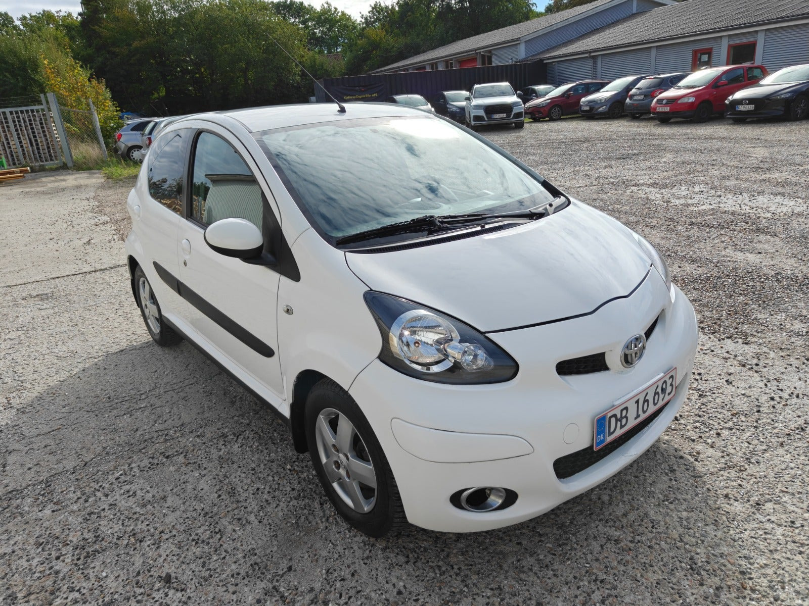 Gul Toyota Aygo fra 2010