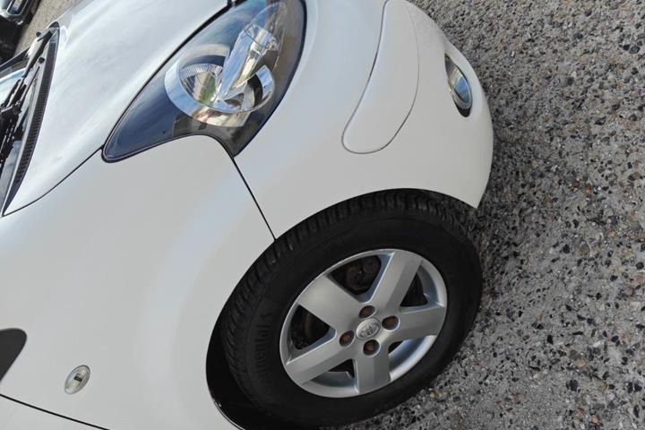 Gul Toyota Aygo fra 2010