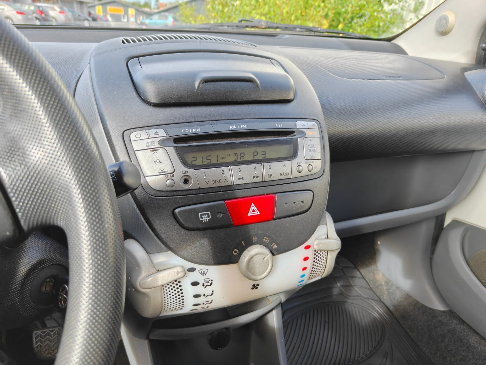 Gul Toyota Aygo fra 2010