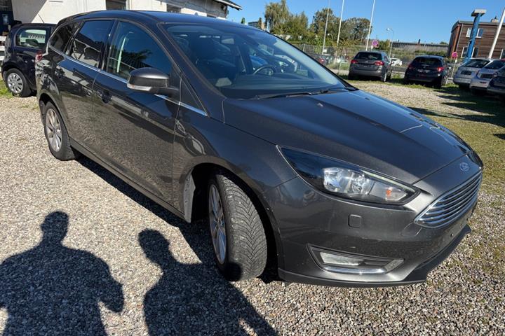 Grå Ford Focus fra 2017