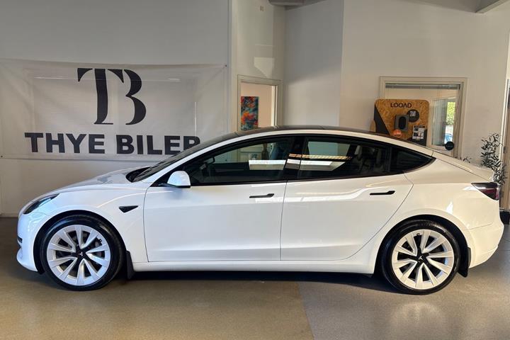 Hvid Tesla Model 3 fra 2021