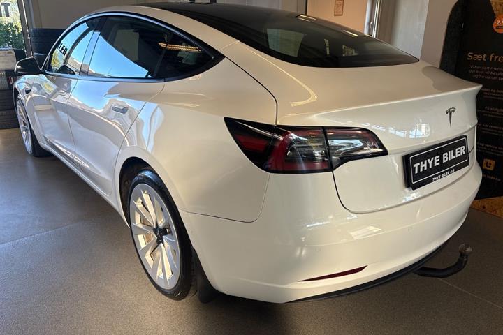Hvid Tesla Model 3 fra 2021