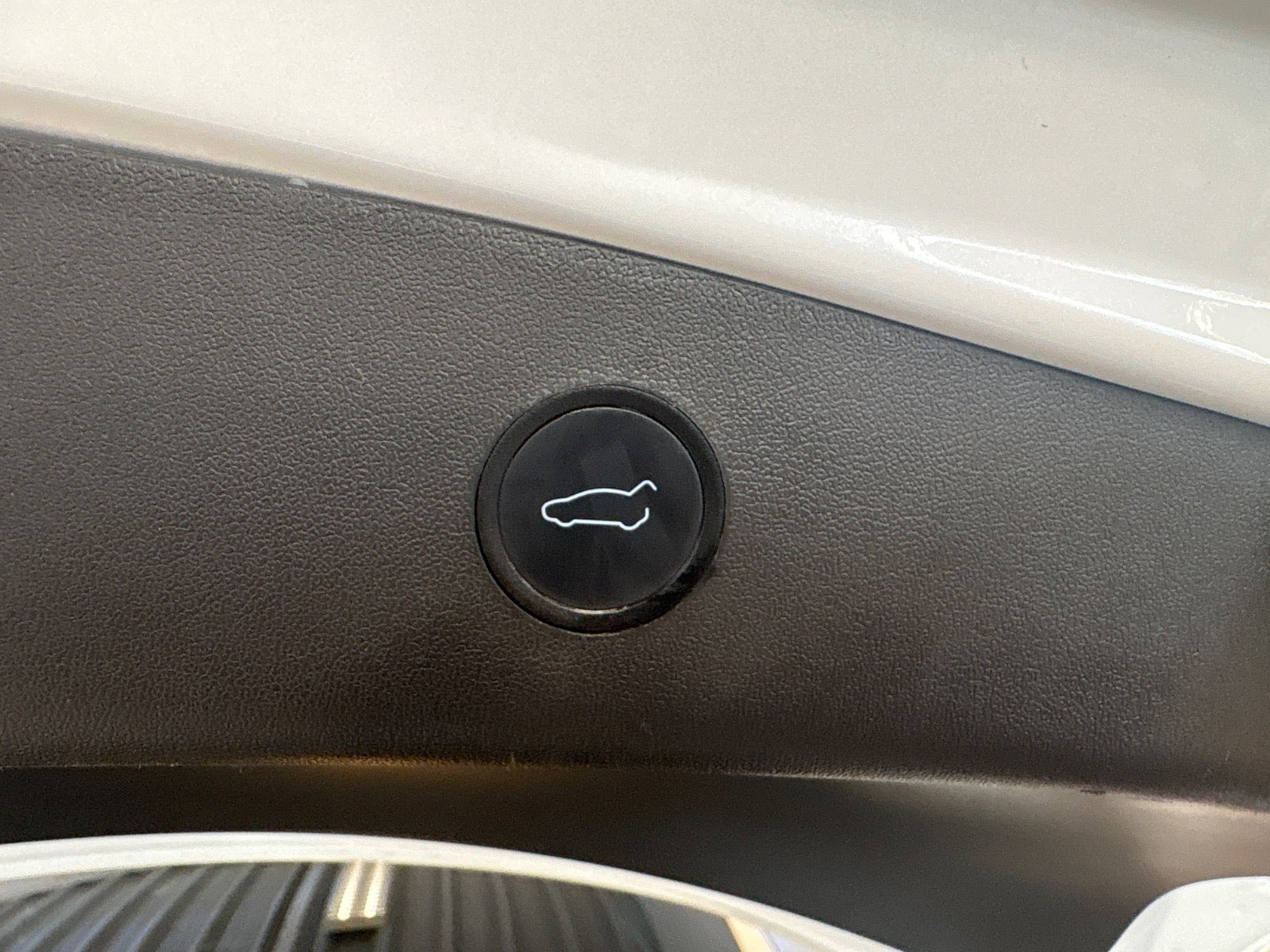 Hvid Tesla Model 3 fra 2021