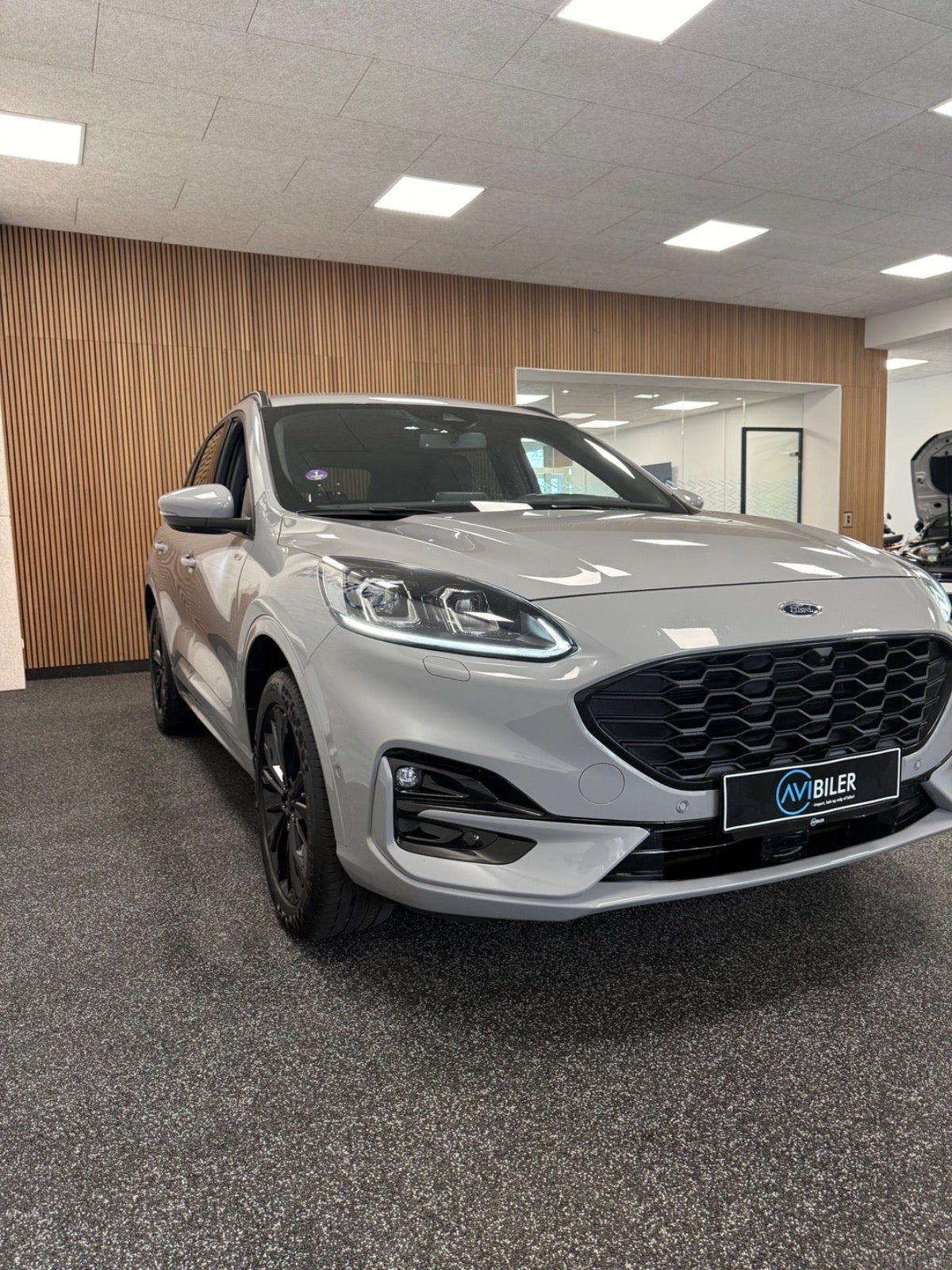 Grå Ford Kuga fra 2024