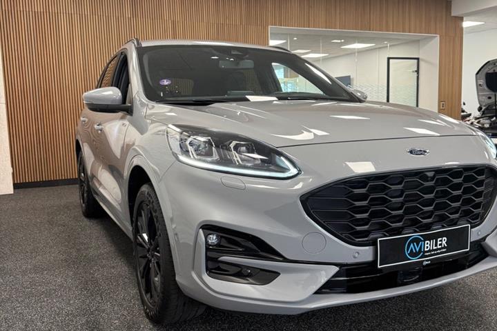 Grå Ford Kuga fra 2024