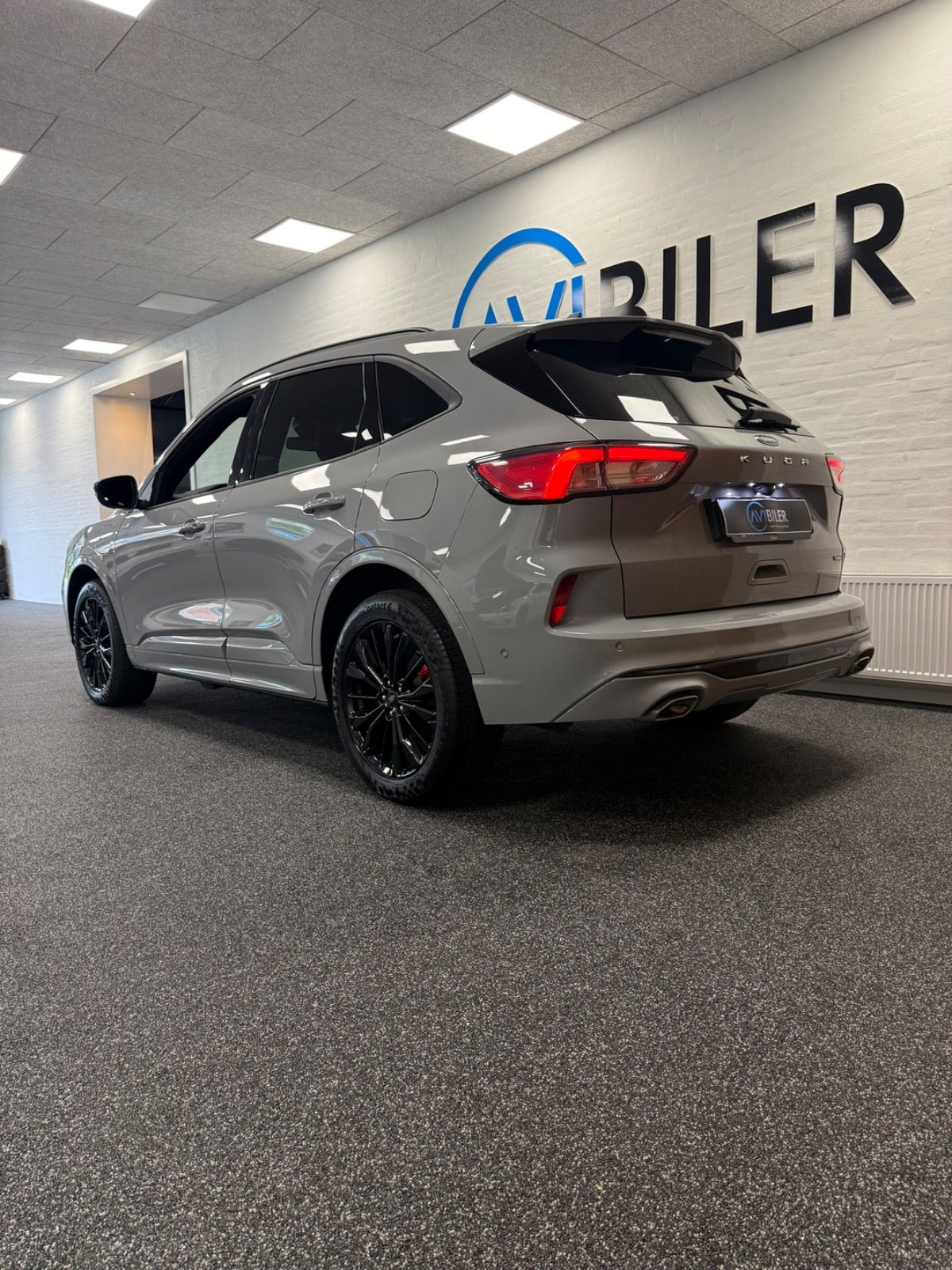 Grå Ford Kuga fra 2024