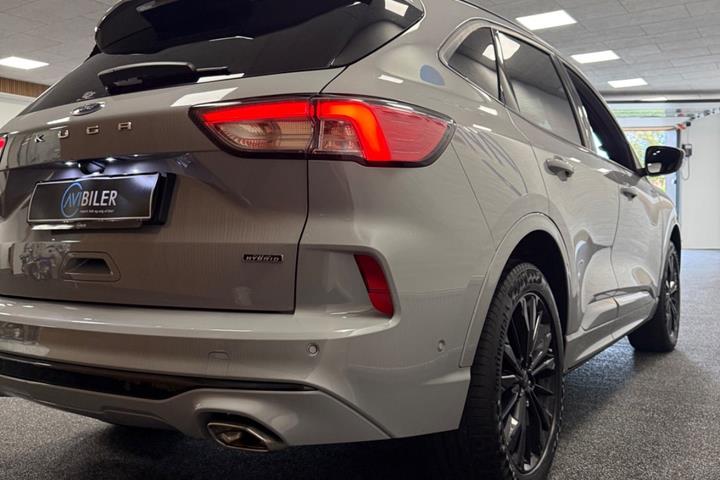 Grå Ford Kuga fra 2024