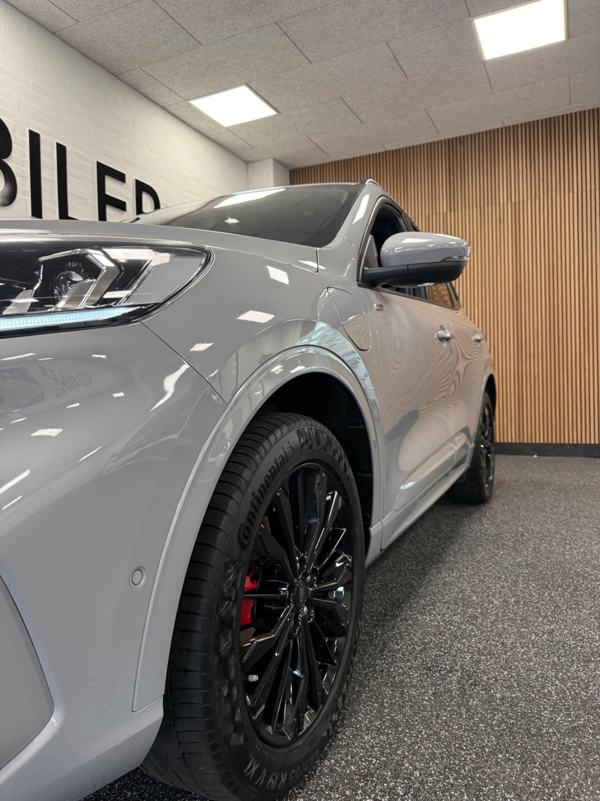 Grå Ford Kuga fra 2024