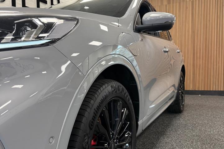Grå Ford Kuga fra 2024