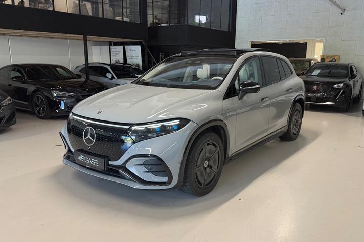 Grå Mercedes EQS580 fra 2024
