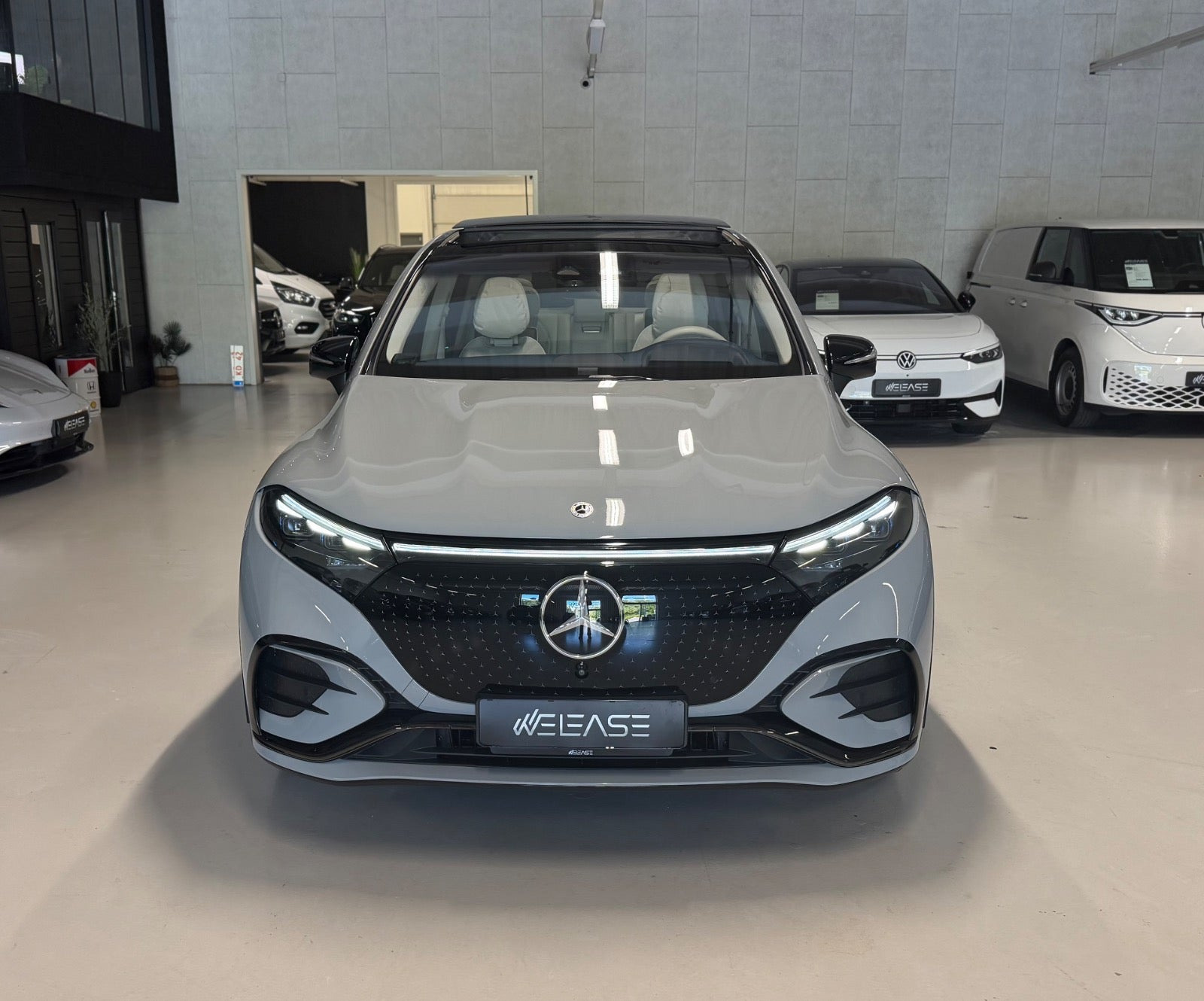 Grå Mercedes EQS580 fra 2024
