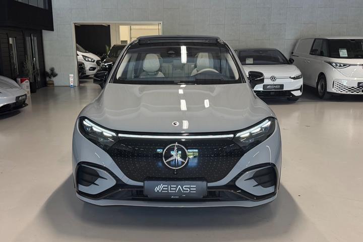 Grå Mercedes EQS580 fra 2024
