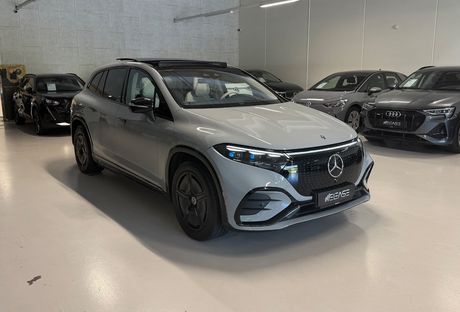 Grå Mercedes EQS580 fra 2024