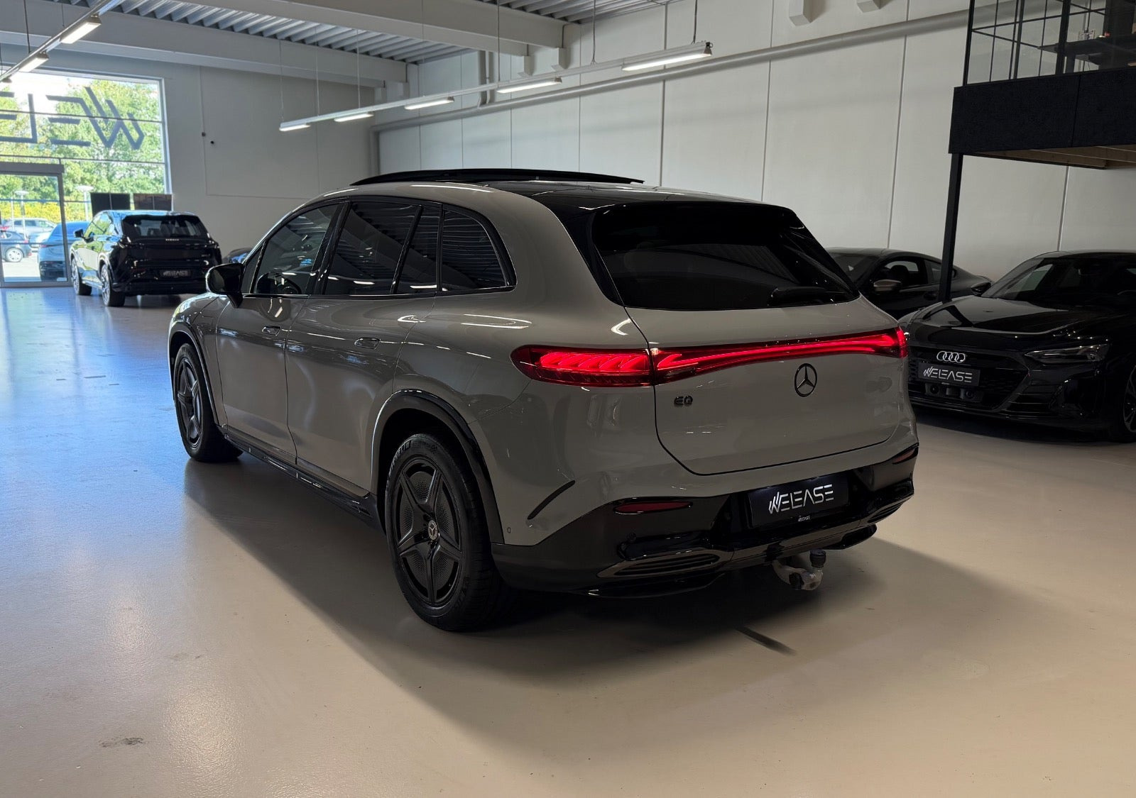 Grå Mercedes EQS580 fra 2024