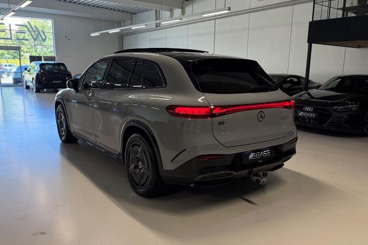 Grå Mercedes EQS580 fra 2024