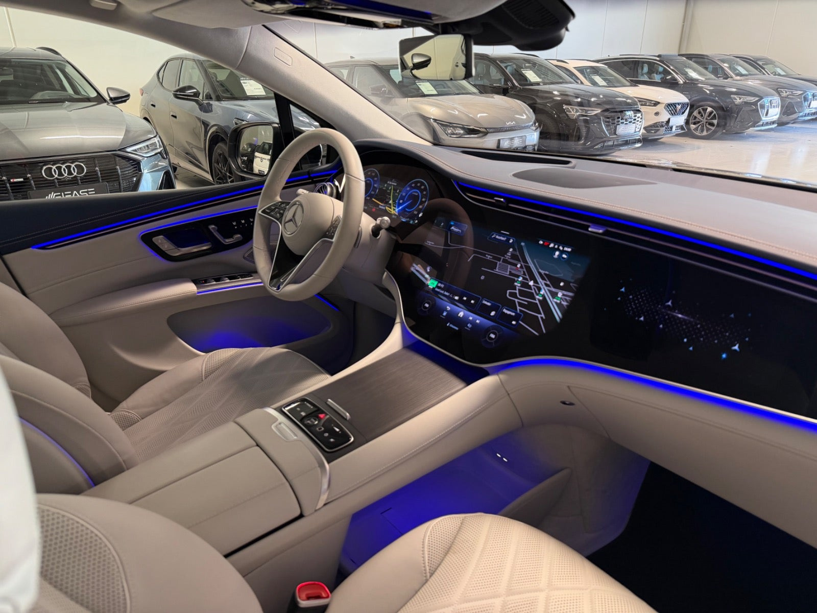 Grå Mercedes EQS580 fra 2024