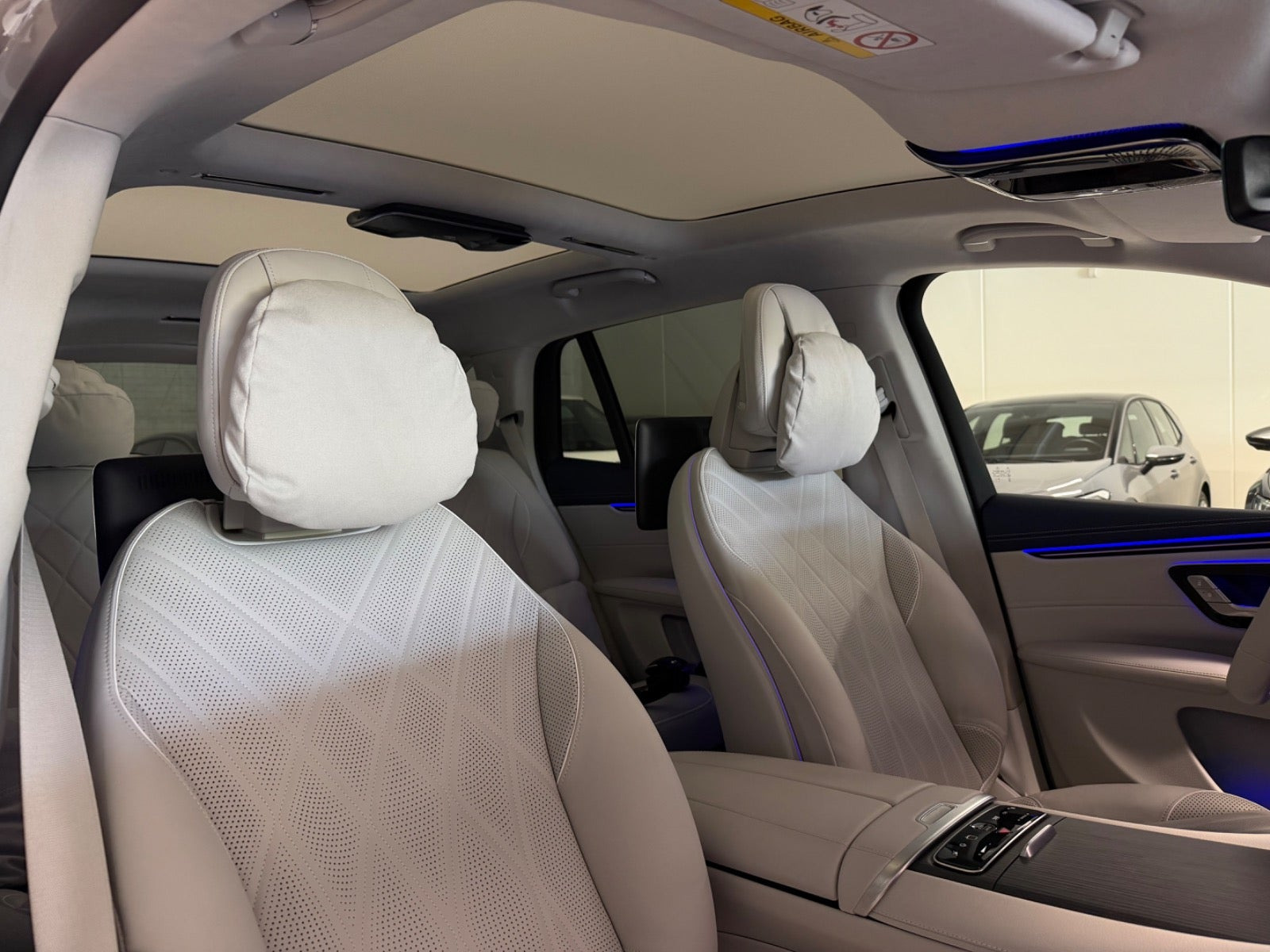 Grå Mercedes EQS580 fra 2024