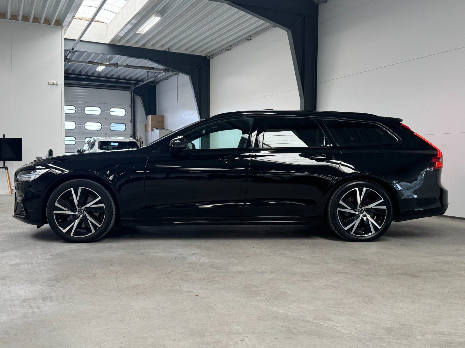 Sort Volvo V90 fra 2023
