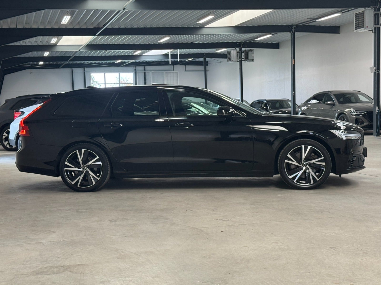 Sort Volvo V90 fra 2023