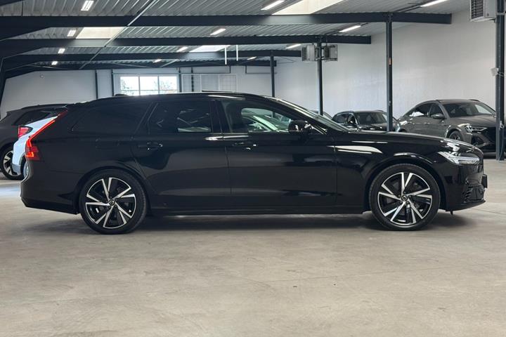 Sort Volvo V90 fra 2023