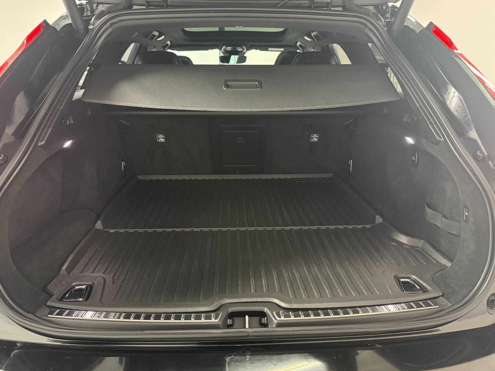 Sort Volvo V90 fra 2023